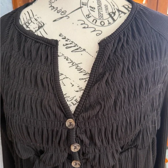 Black Smocked V-Neck Long Sleeve Top - Picture 3 of 9